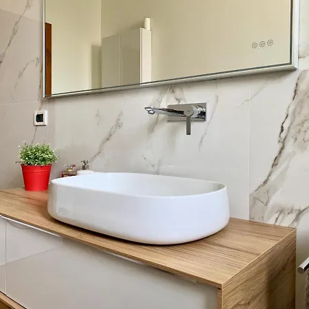 Chez Fratellini, Deluxe Flat With Garden & Parking Apartament *