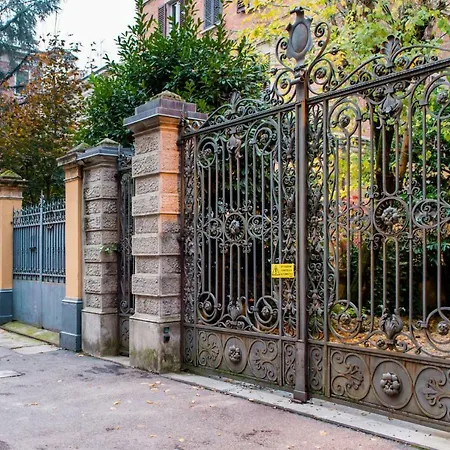 Apartament Chez Fratellini, Deluxe Flat With Garden & Parking Bolonia