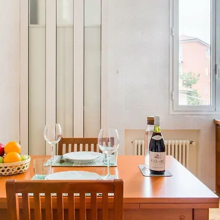 Apartament Chez Fratellini, Deluxe Flat With Garden & Parking Bolonia